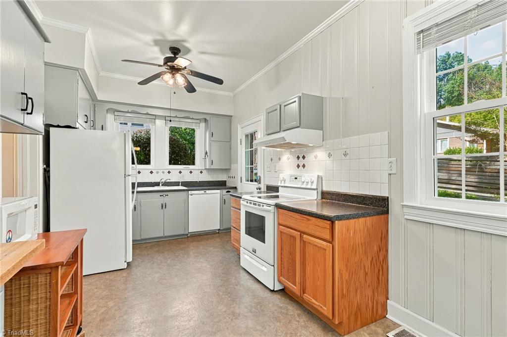 1525 Cloverdale Avenue Property Photo 12