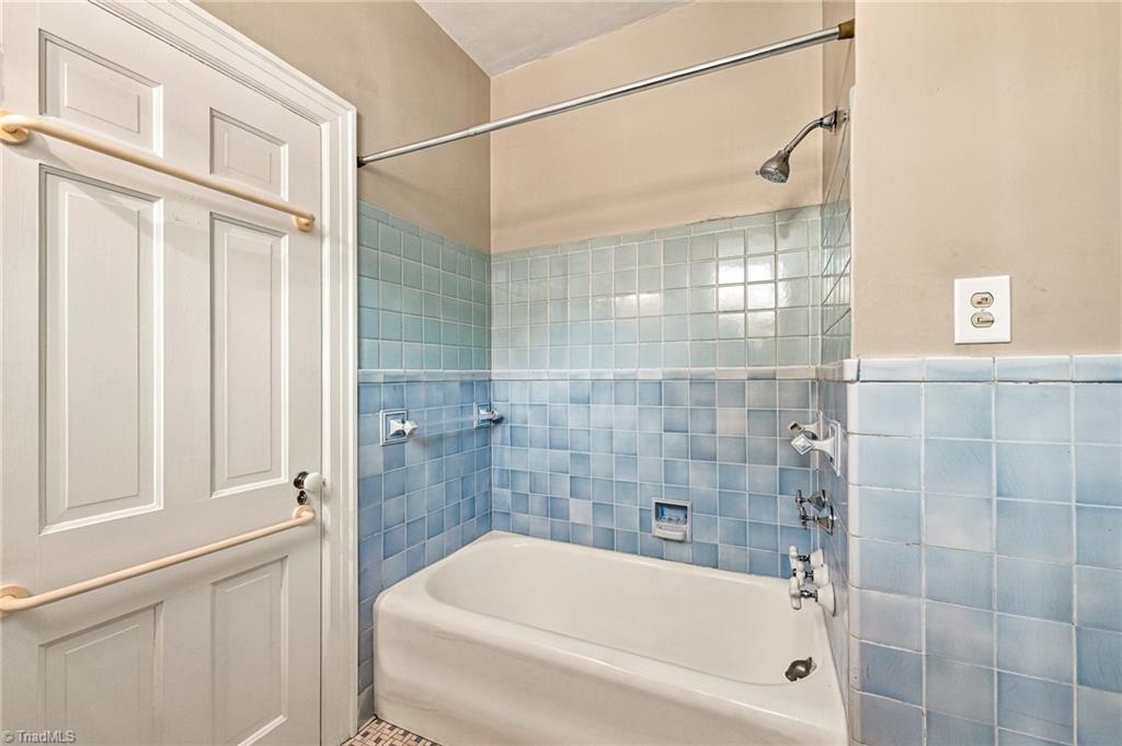1525 Cloverdale Avenue Property Photo 27