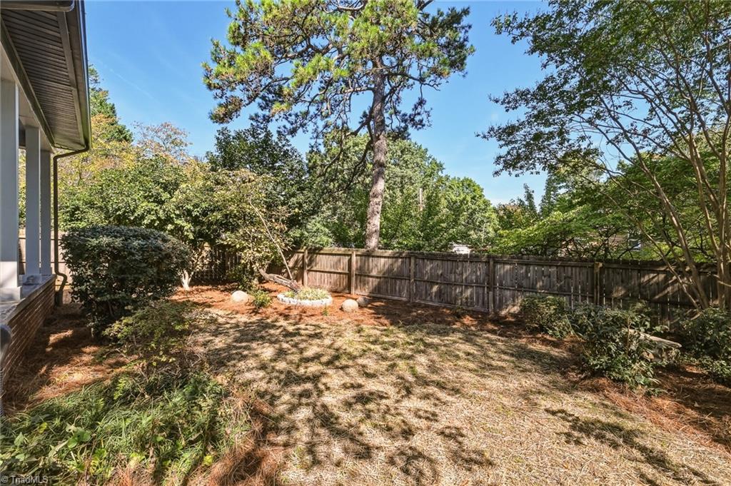 1525 Cloverdale Avenue Property Photo 34