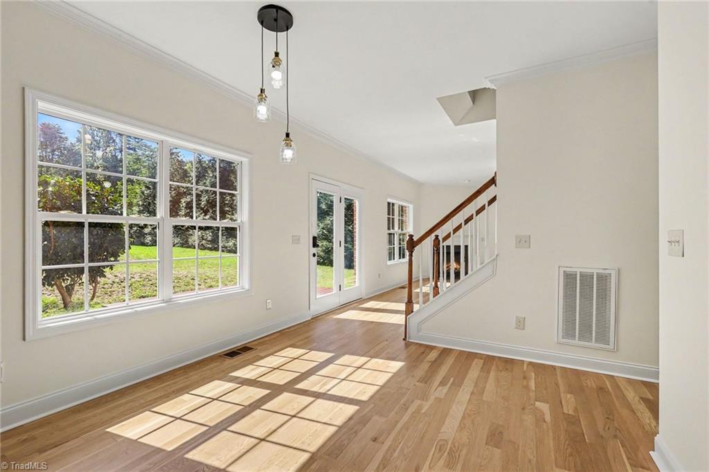 8919 Grove Park Drive Property Photo 6