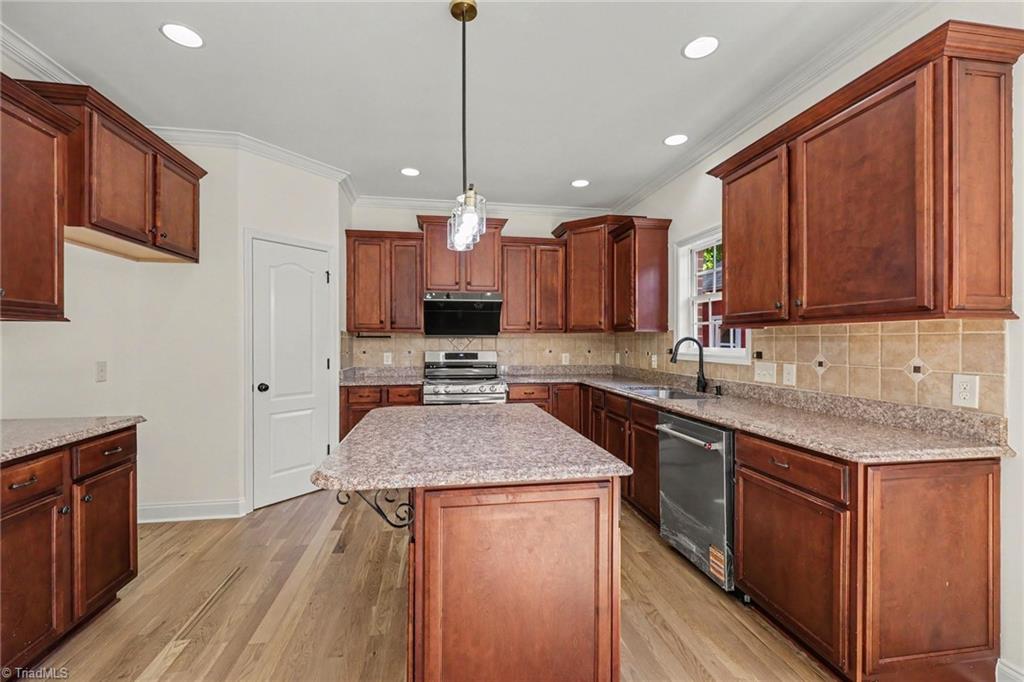 8919 Grove Park Drive Property Photo 8
