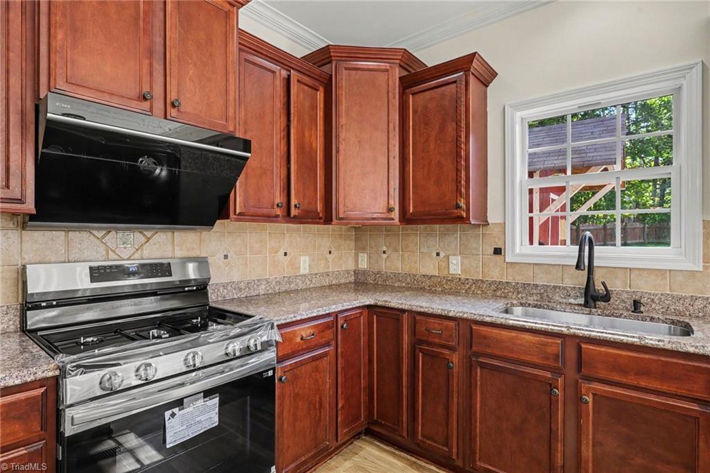 8919 Grove Park Drive Property Photo 10