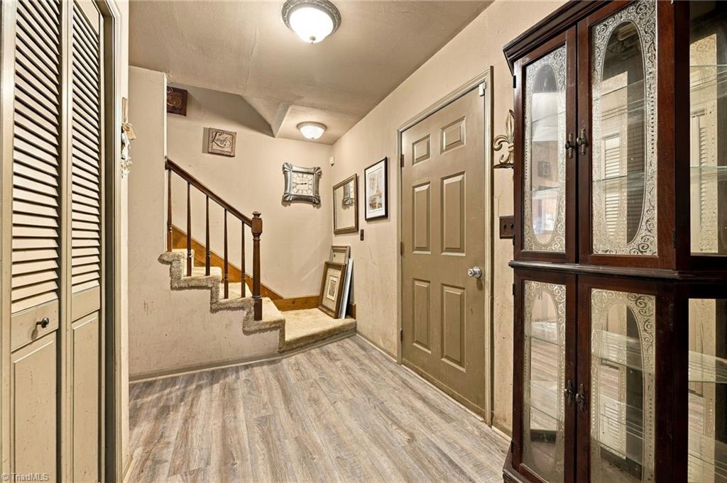 2321 Race Track Road Property Photo 4