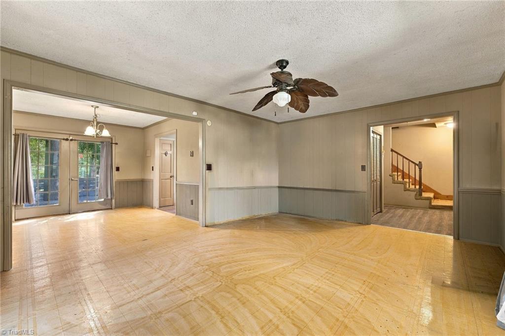 2321 Race Track Road Property Photo 7