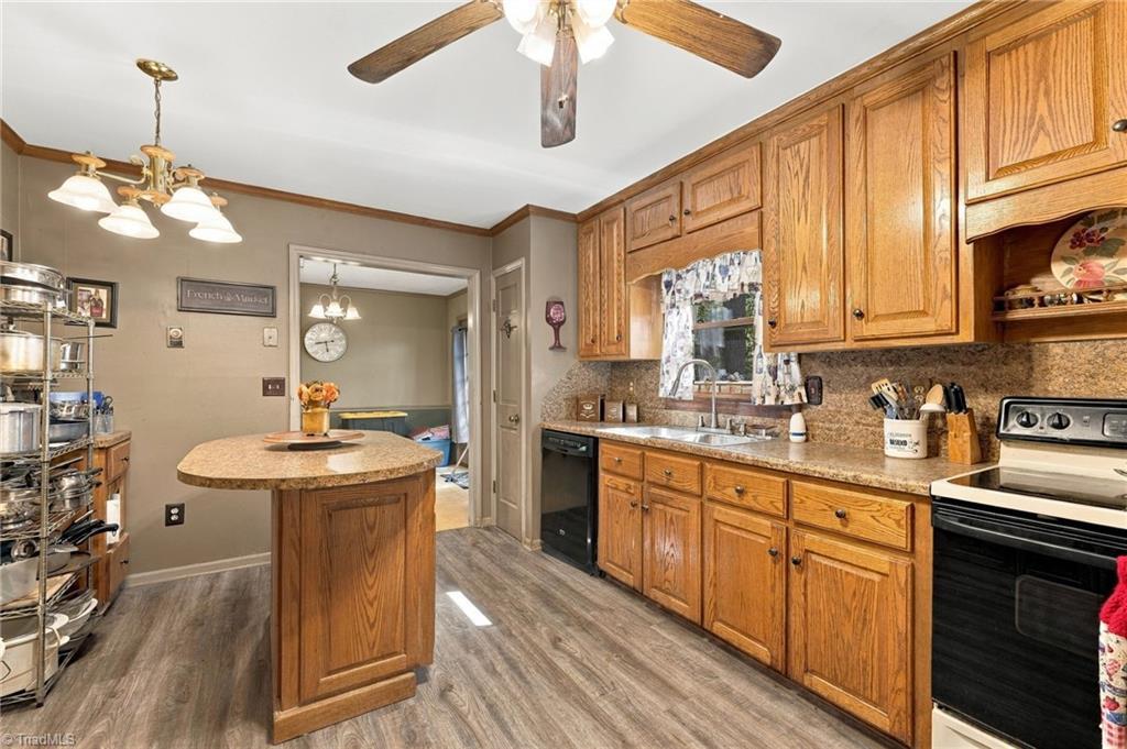 2321 Race Track Road Property Photo 11