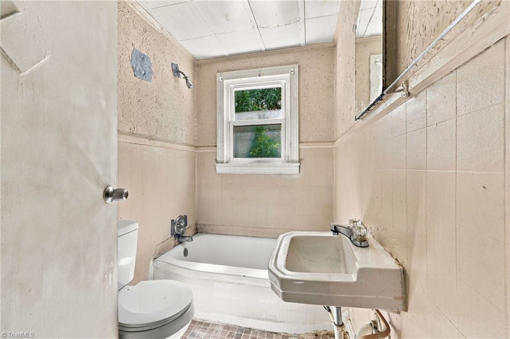 922 Taft Street Property Photo 13