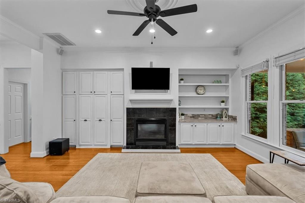 1792 Ridge Oaks Drive Property Photo 3