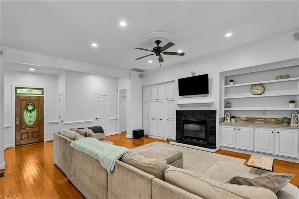 1792 Ridge Oaks Drive Property Photo 4