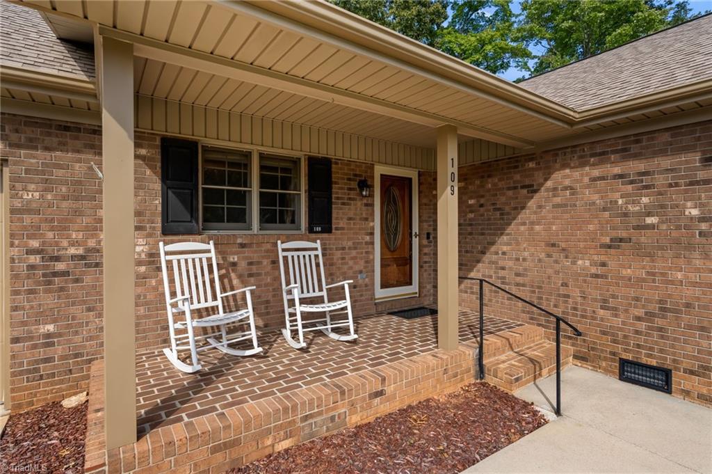 109 Victorian Court Property Photo 2