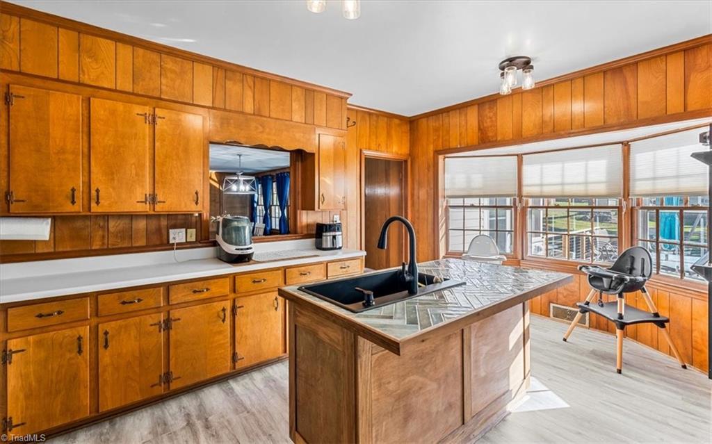 100 N Johnston Street Property Photo 12