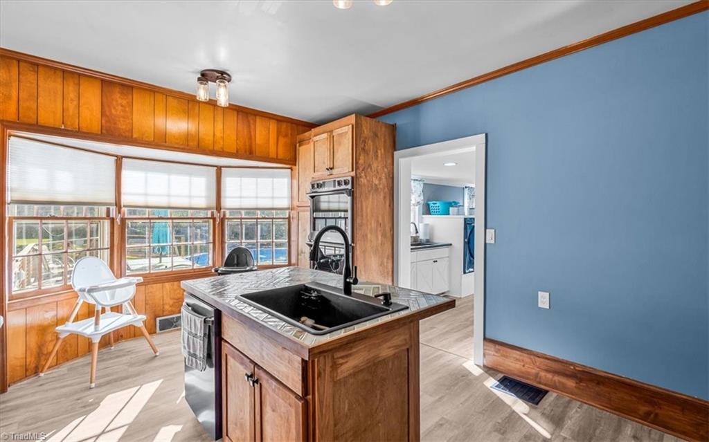 100 N Johnston Street Property Photo 15
