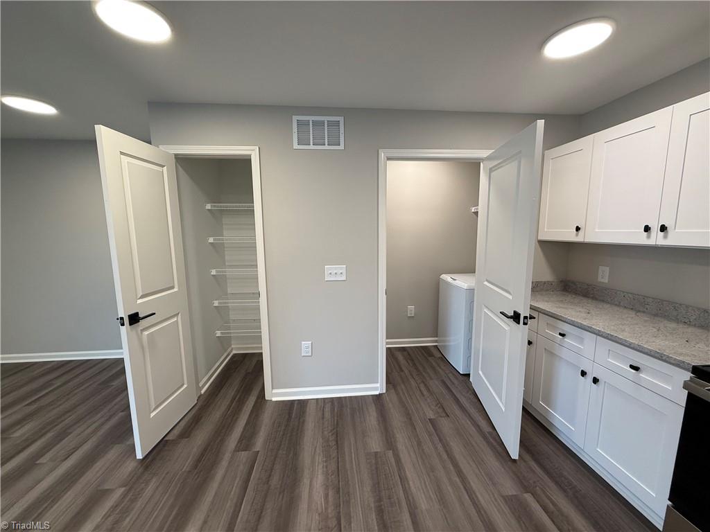 7085 Hanesbrook Circle Property Photo 4