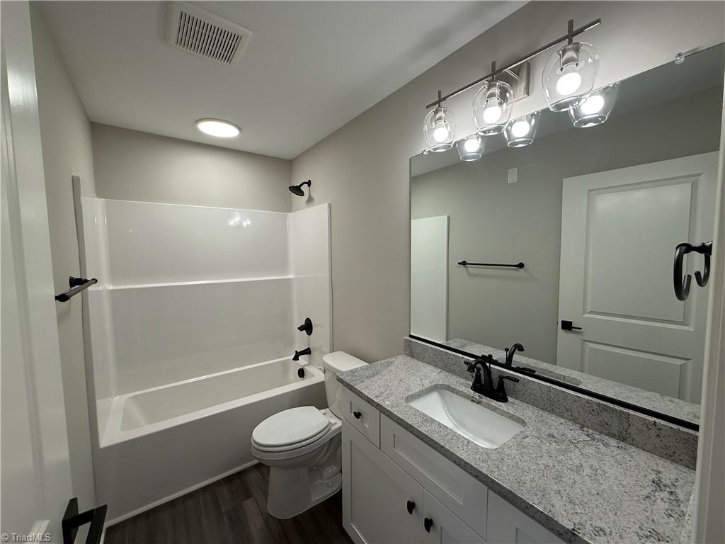 7085 Hanesbrook Circle Property Photo 8