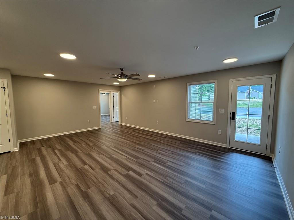 7085 Hanesbrook Circle Property Photo 12