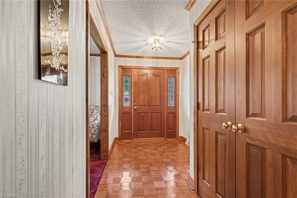 1812 Fred Hinshaw Road Property Photo 3