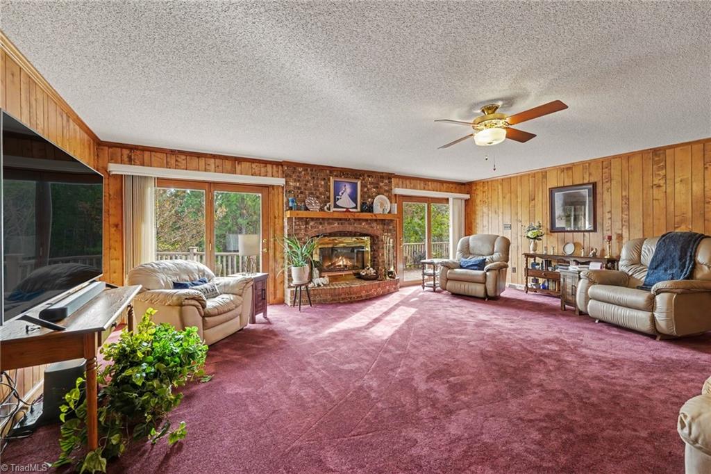 1812 Fred Hinshaw Road Property Photo 6