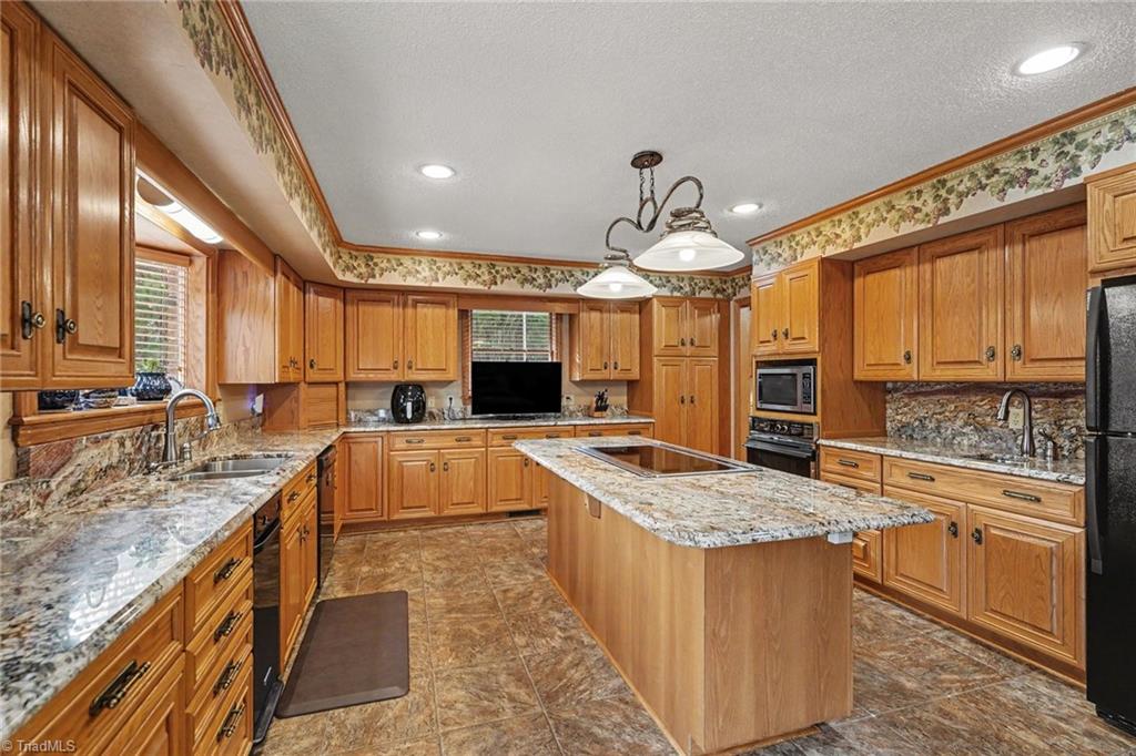1812 Fred Hinshaw Road Property Photo 8