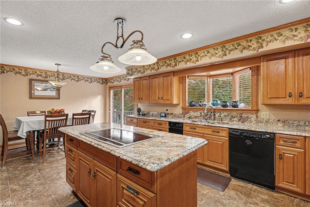 1812 Fred Hinshaw Road Property Photo 10