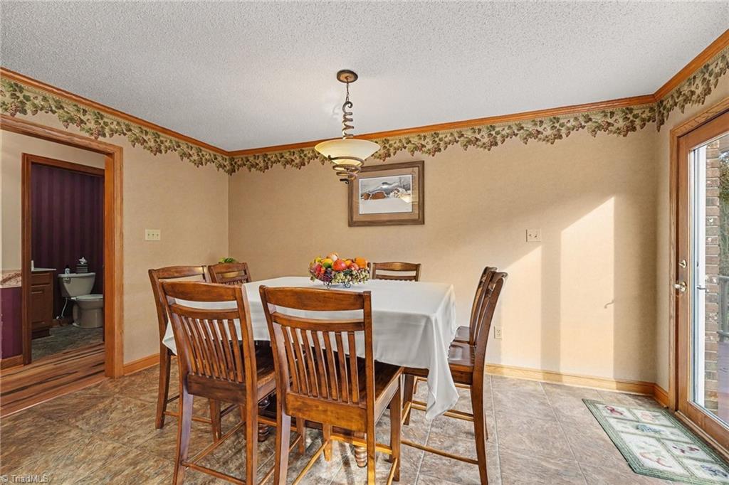 1812 Fred Hinshaw Road Property Photo 11