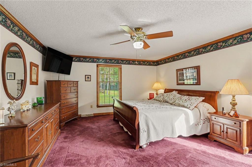 1812 Fred Hinshaw Road Property Photo 14