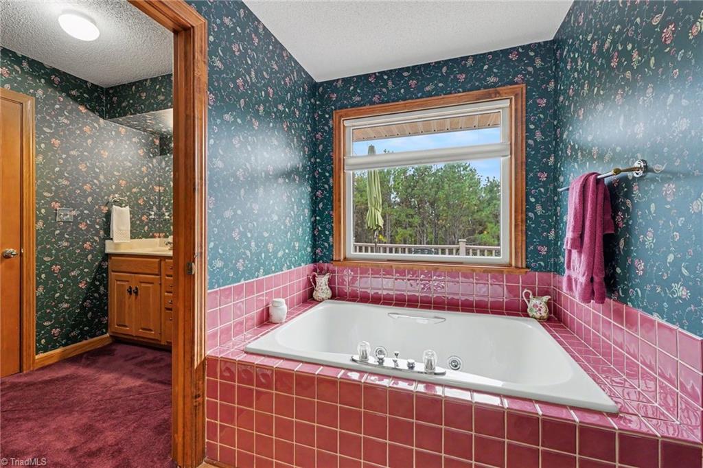 1812 Fred Hinshaw Road Property Photo 17
