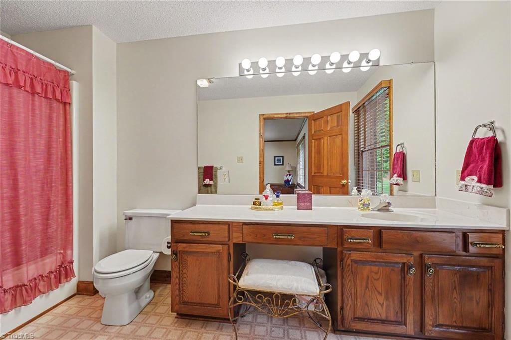 1812 Fred Hinshaw Road Property Photo 21