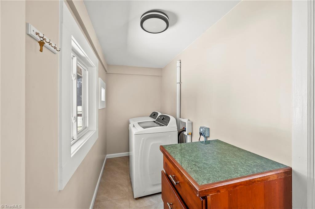 1225 W 4th Street Property Photo 24