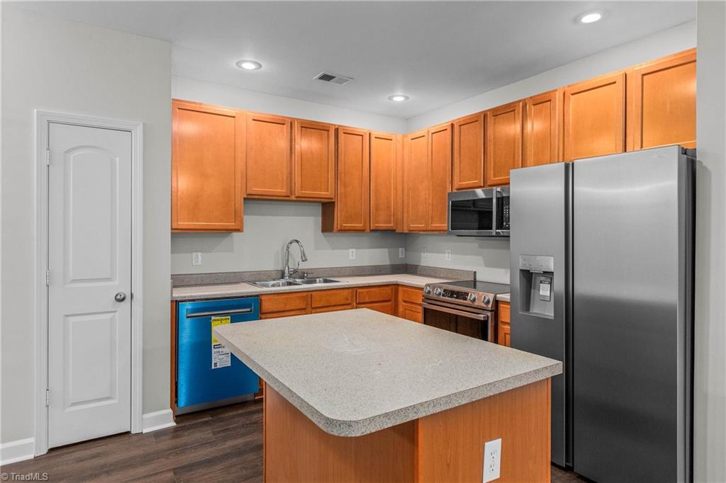 923 Windcastle Lane # 305 Property Photo 4