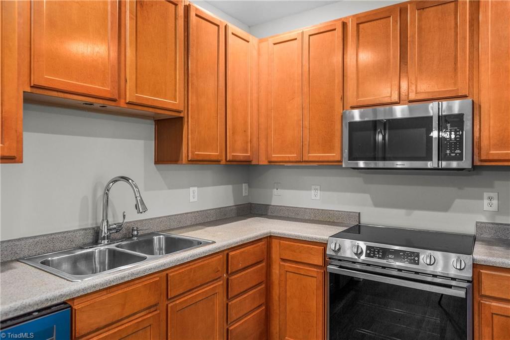 923 Windcastle Lane # 305 Property Photo 5