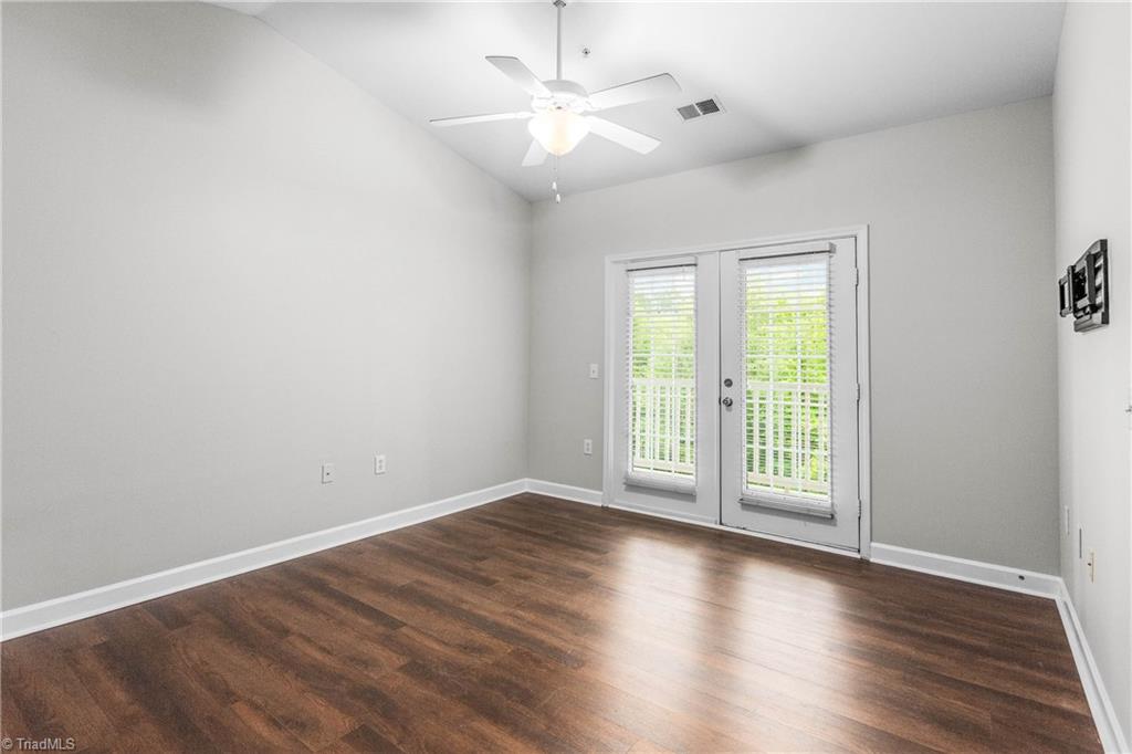 923 Windcastle Lane # 305 Property Photo 10