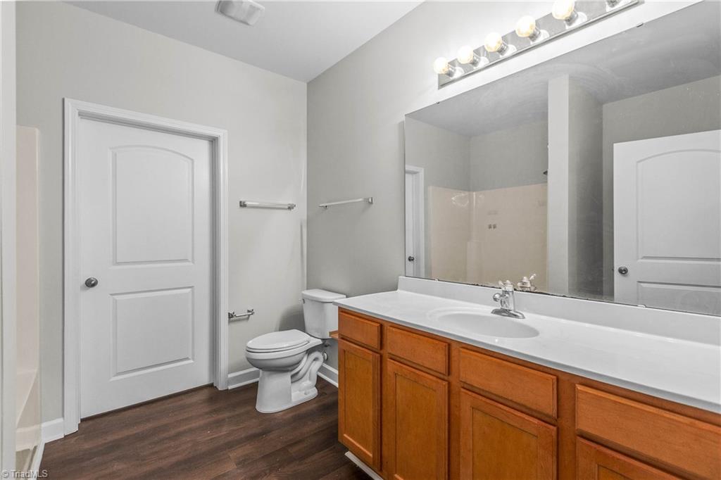 923 Windcastle Lane # 305 Property Photo 16