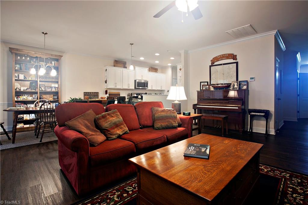 5158 Moseley Drive Property Photo 4