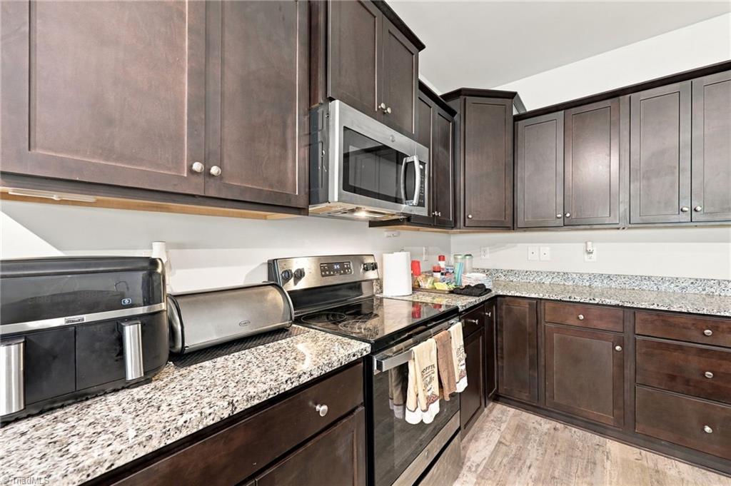 557 Isley Place Property Photo 7