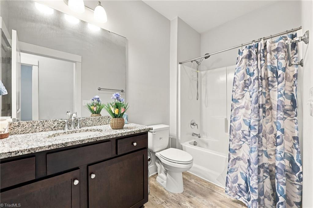 557 Isley Place Property Photo 10