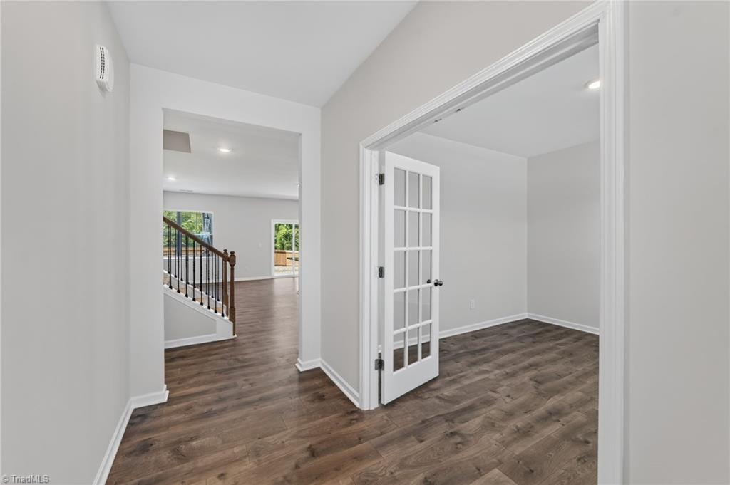 1033 Broadlands Way Property Photo 3