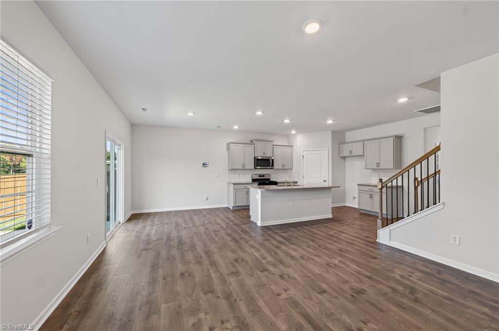 1033 Broadlands Way Property Photo 14