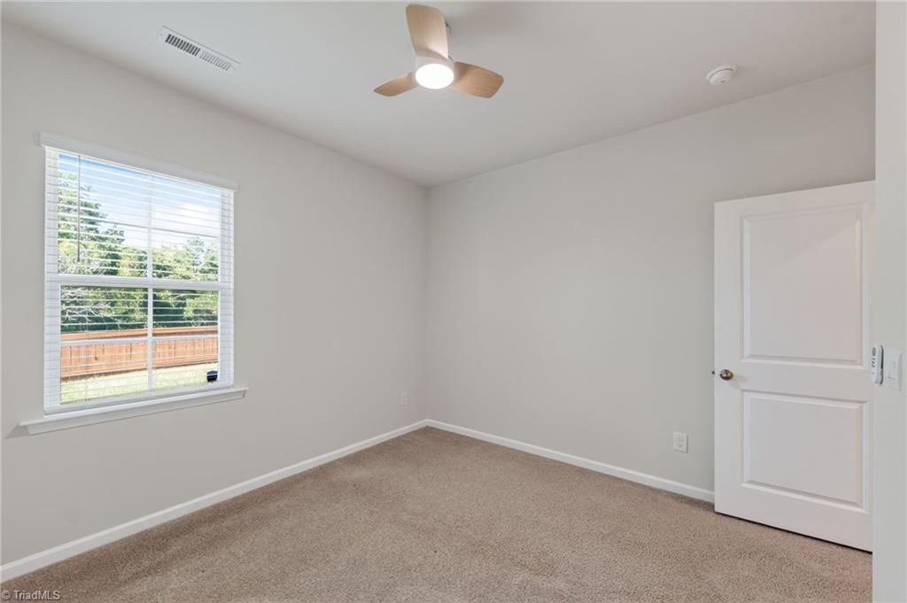 1033 Broadlands Way Property Photo 16