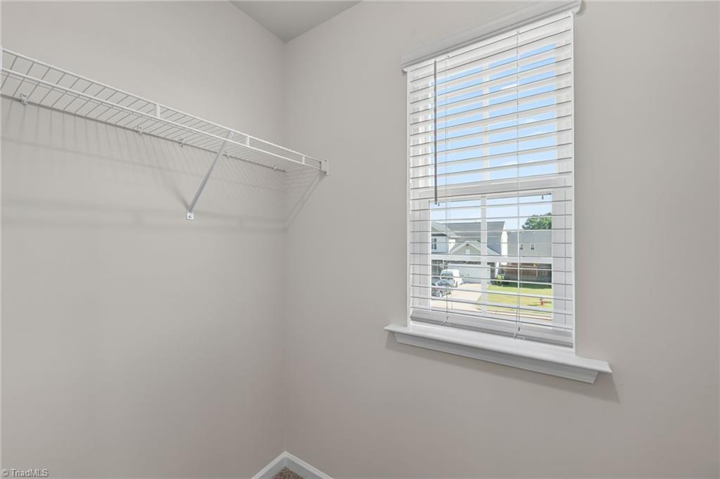 1033 Broadlands Way Property Photo 23