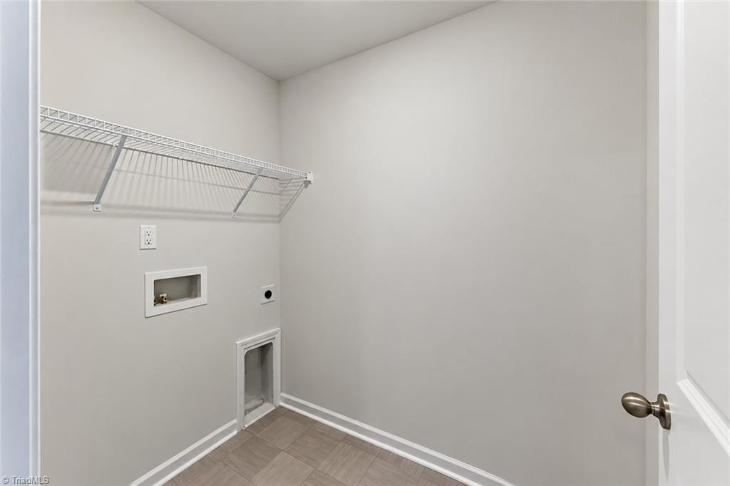 1033 Broadlands Way Property Photo 25
