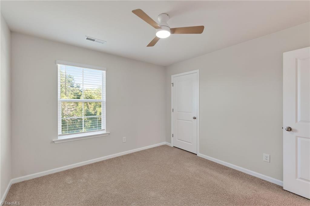 1033 Broadlands Way Property Photo 27