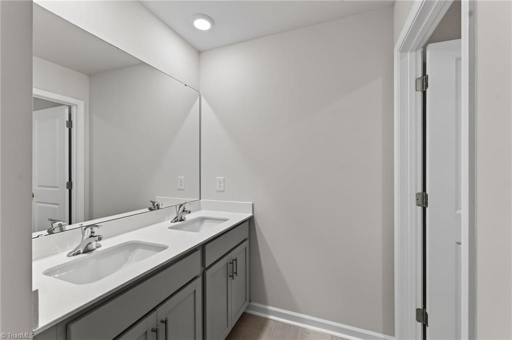 1033 Broadlands Way Property Photo 30