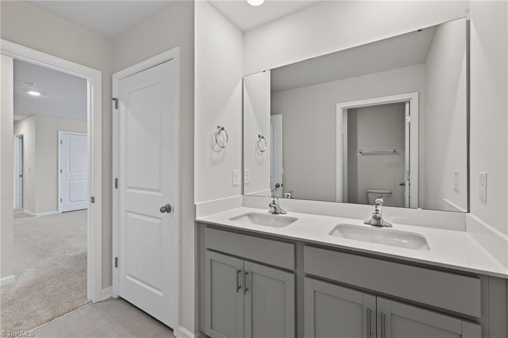 1033 Broadlands Way Property Photo 32