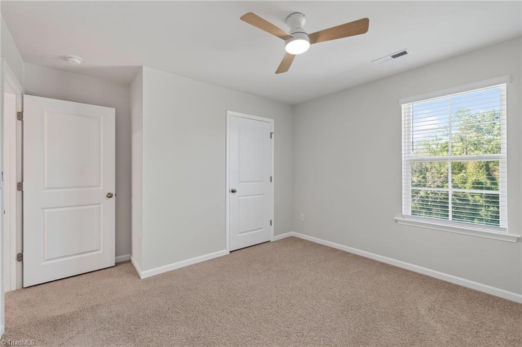 1033 Broadlands Way Property Photo 34