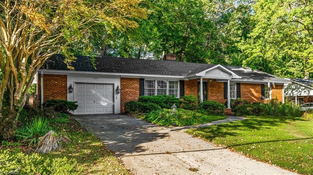 1609 Bolingbroke Road Property Photo 1