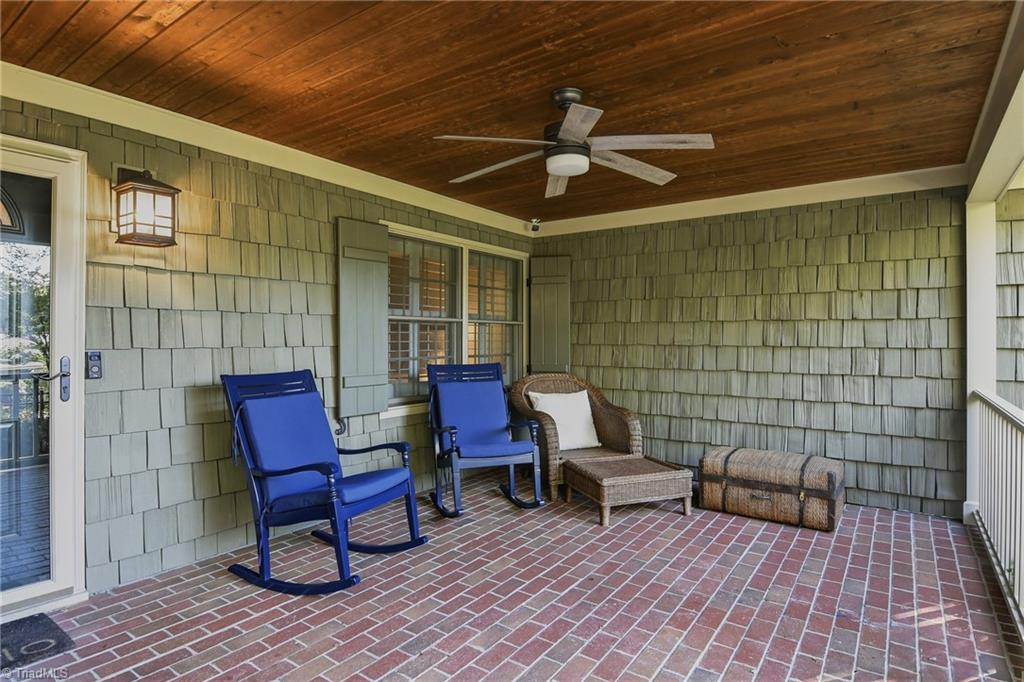1955 Faculty Drive Property Photo 4