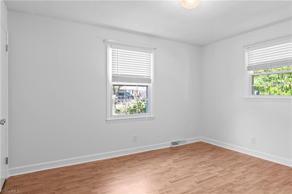 108 Hinshaw Avenue Property Photo 9