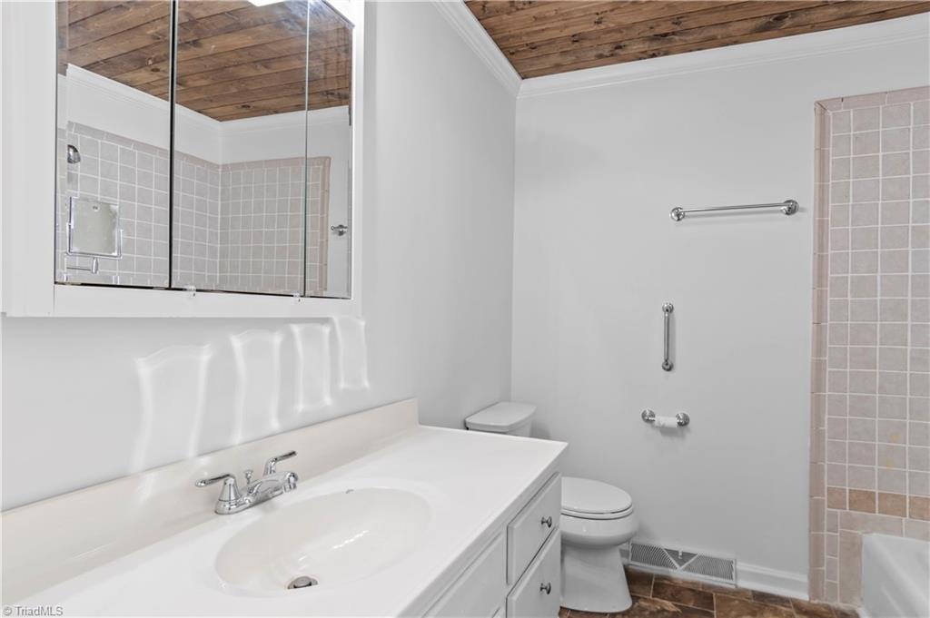 108 Hinshaw Avenue Property Photo 12