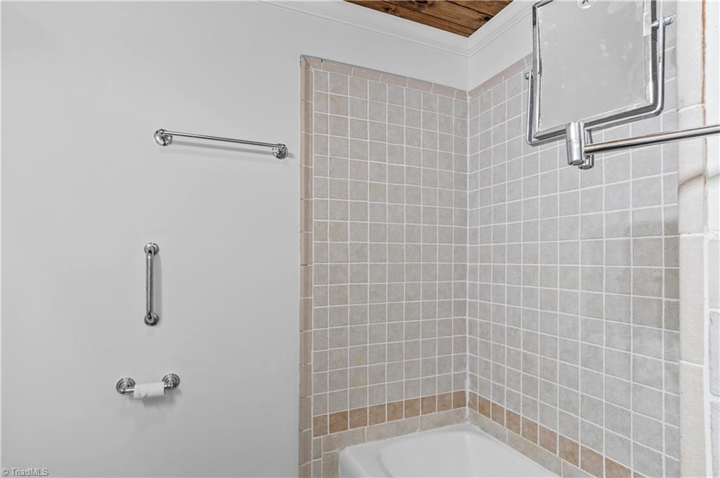 108 Hinshaw Avenue Property Photo 13