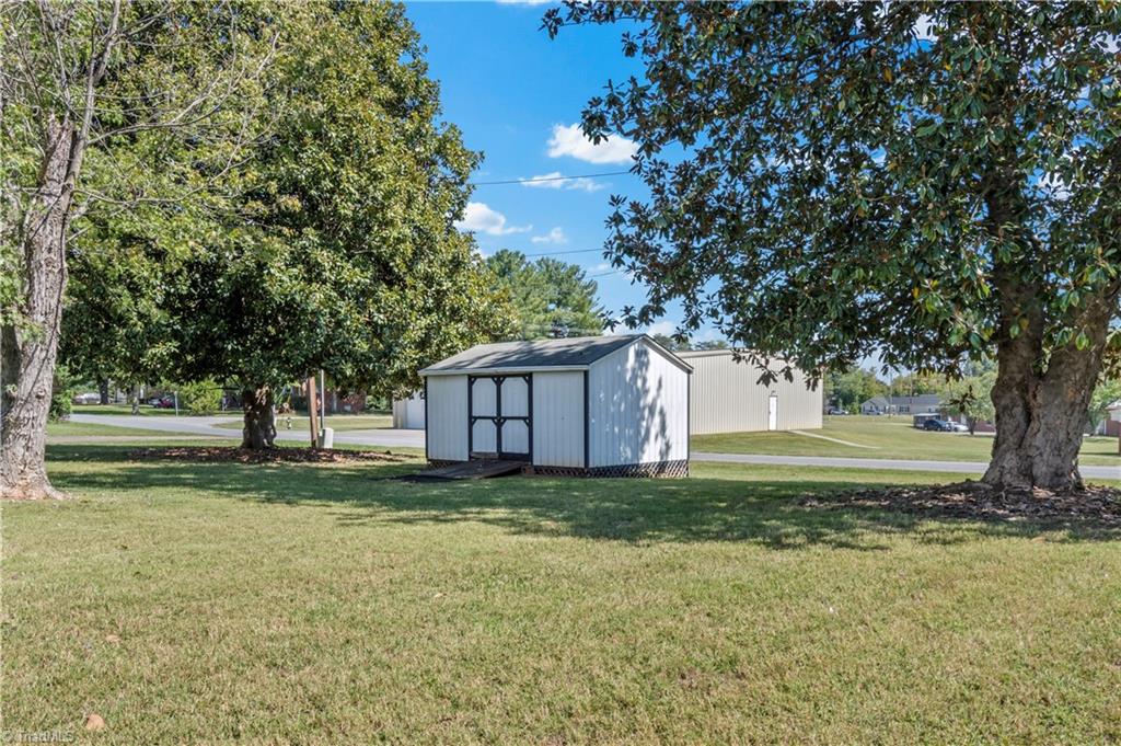 108 Hinshaw Avenue Property Photo 17