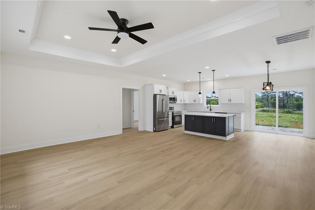 425 N Smith Street Property Photo 4